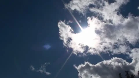 Clouds pass in front of the sun (Time lapse) Vidéo 8953564