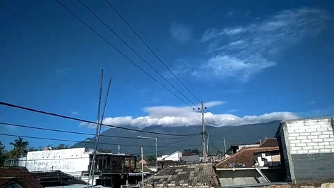 Clouds that pass over the mountain HD Video stock 213570291