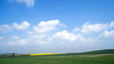 Clouds passing above rural fields in South Moravia. Stock-Footage 107971840