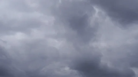 Clouds passing at great speed. Blue sky. Time-lapse video Video stock 90558996