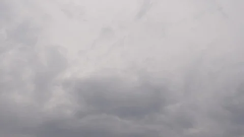 Clouds passing at great speed. Blue sky. Time-lapse video Video stock 90561484