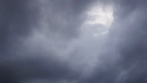 Clouds passing at great speed. Blue sky. Time-lapse video Video stock 90562733