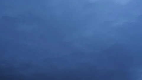 Clouds passing at great speed. Blue sky. Time-lapse video Vidéo 90562821