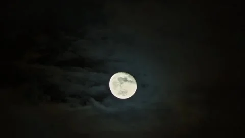 Clouds passing by moon at night. Full moon at night with cloud real time Stock Footage 155342751