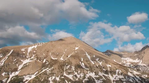 Clouds Passing Mountain In Colorado Vídeos de archivo 132345633