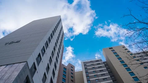 Clouds passing over the apartment, Zoom out 库存影片 260879092