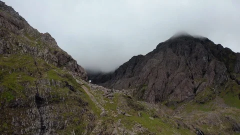 Clouds passing over mountain peak in Scotland while camera pulls up 스톡 동영상 116041879