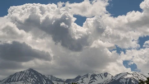 Clouds passing over a mountain range from Big Pine California Vidéo 110717552