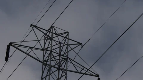 Clouds passing over power tower 4K Видео 94968096