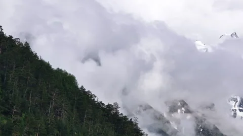 Clouds passing over snowy mountain peaks Stock Footage 289681418