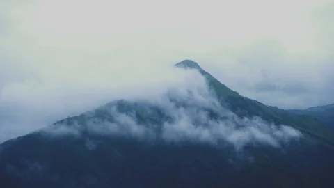 Clouds Passing Over Tropical Mountains 動画素材 79705815