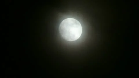 Clouds passing through the moon Video stock 20511037