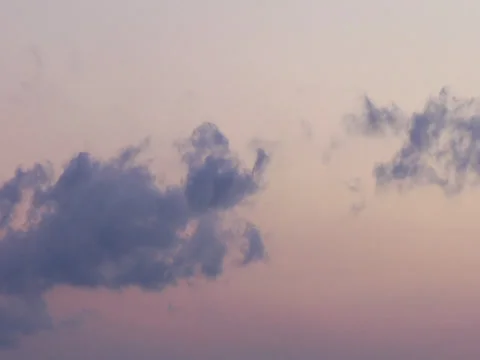 Clouds in Purple Sky at Dawn Видео 34260000
