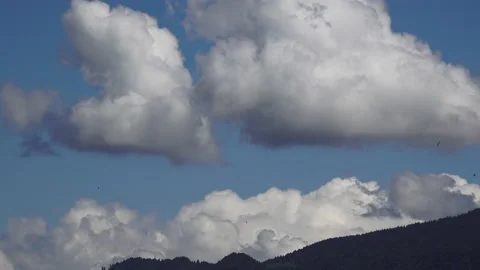 Clouds quickly changing shapes Video stock 133423538