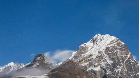 Clouds racing over the summit of Mt Lobuche at night Stock-Footage 122108414