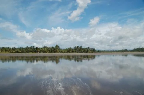CLOUDS REFLECT ON OCEAN 스톡 사진