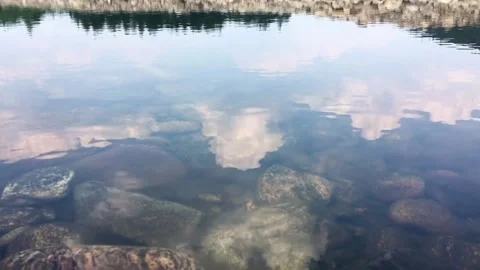 Clouds reflect on the water surface 스톡 동영상 222722367