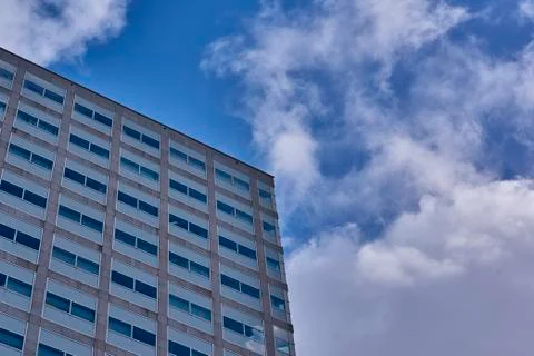 Clouds reflected in buildings Foto stock