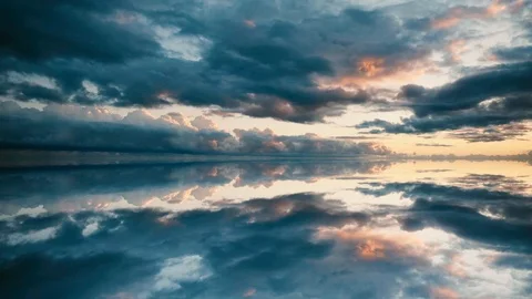 Clouds reflected on the sea. timelapse 스톡 동영상 104101761