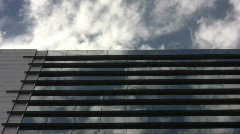 Clouds reflection on building 스톡 동영상 289478