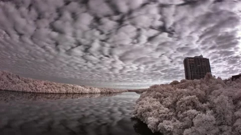 Clouds Roll in Over Mississippi River - Infrared Time Lapse 库存影片 141126177