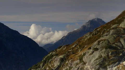 Clouds Roll Over Mountain Peaks in Switzerland 库存影片 123403138