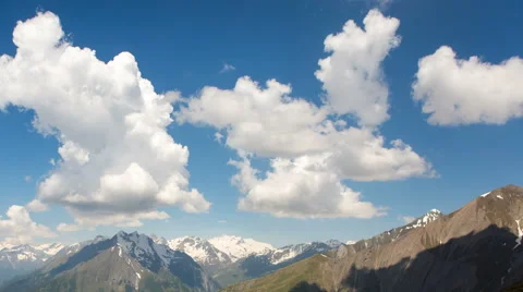 Clouds rolling over alpine landscape Video stock 64960305