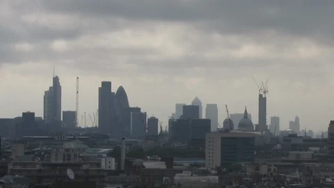 Clouds rolling over the cityscape Video stock 94399032