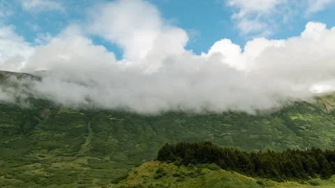 Clouds rolling over a green mountainside in Alaska timelapse Stock-Footage 348019603