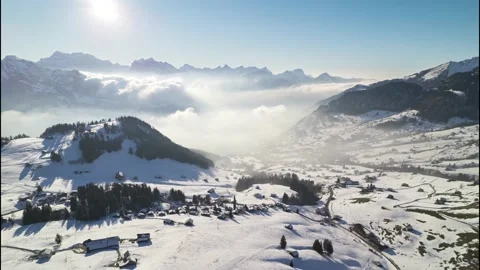 Clouds rolling over huge mountain on a winter ski resort in the alps, time-lapse Video stock 168921338