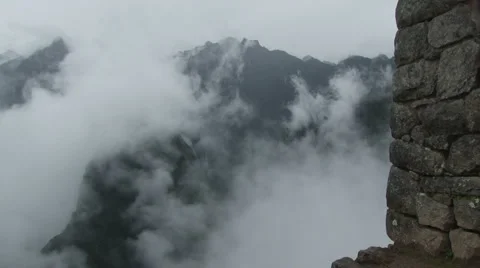 Clouds rolling over Machu Picchu Stock-Footage 4495487