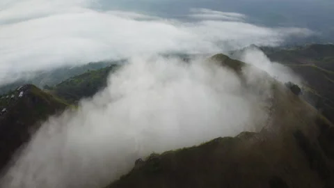 Clouds Rolling Over Mountain Ridge Crater in Bali Indonesia, Drone Flyover Vídeo Stock 345751495