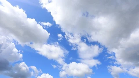Clouds run across the blue sky. Time lapse Video stock 113260891