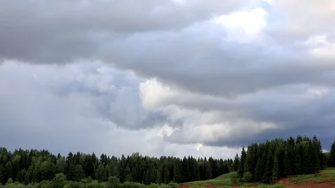 Clouds run across the blue sky. Time lapse Video stock 113261290