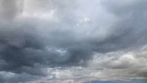 Clouds running across the blue sky. Stockbeeldmateriaal 98427912