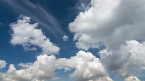 Clouds running across the blue sky. 스톡 동영상 98427959