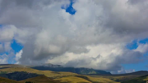Clouds running over blue sky time lapse Video stock 153926032