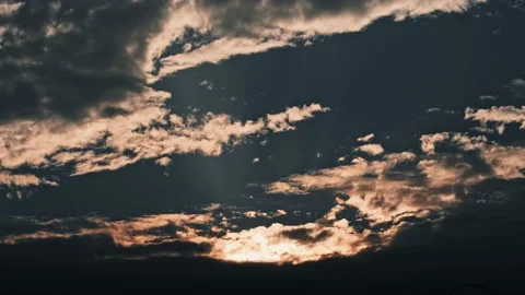 Clouds running rapidly in the darkening sky during Sunset over an Indian city Stock Footage 138258298