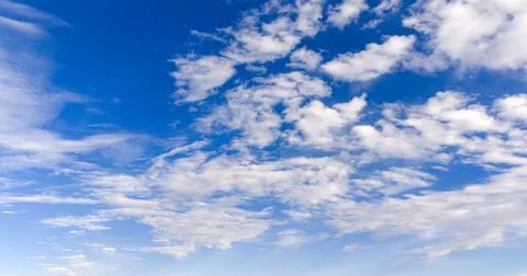 Clouds sky background blue texture. Bright clouds white soft pattern. Dayligh Foto stock