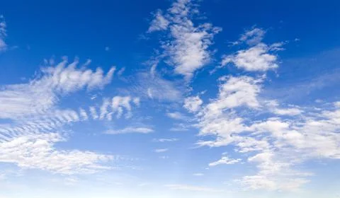 Clouds sky background texture blue. Soft white clouds pattern. Bright dayligh Stockfoto's