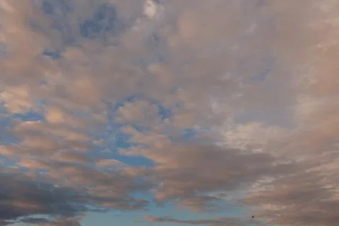 Clouds in the sky at dusk. The sky before sunset Foto stock