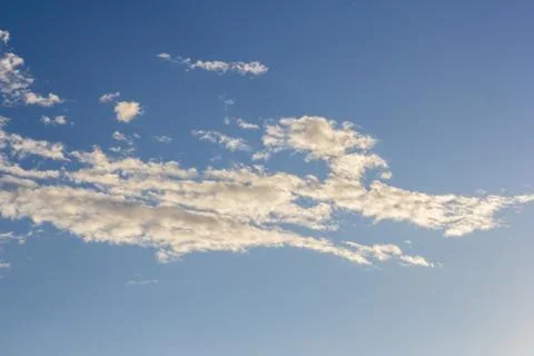 Clouds   sky pattern  skyline float the sun wind background blue white Foto stock