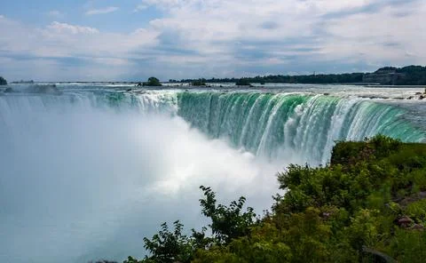 Clouds of splashes and falling water from Niagara Falls, Niagara State Park Foto stock