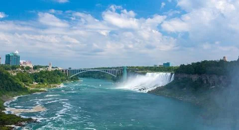 Clouds of splashes and falling water from Niagara Falls, Niagara State Park 스톡 사진