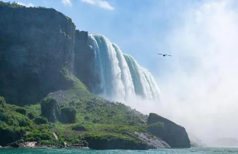 Clouds of splashes and falling water from Niagara Falls, Niagara State Park 스톡 사진