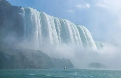 Clouds of splashes and falling water from Niagara Falls, Niagara State Park Fotos Stock