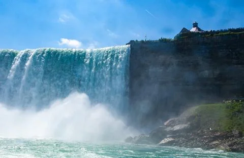 Clouds of splashes and falling water from Niagara Falls, Niagara State Park 스톡 사진
