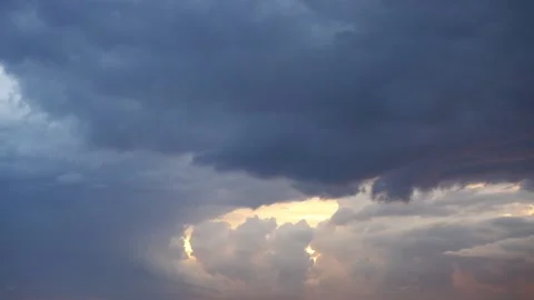 Clouds before the storm in the blue sky 库存影片 130906376