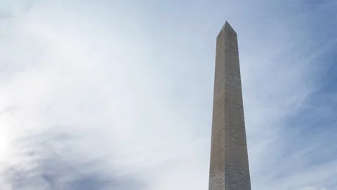Clouds Streaming over Washington Monument Vídeo Stock 87851276