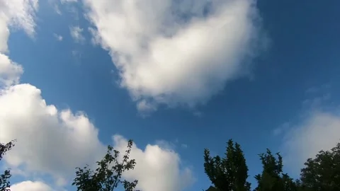 Clouds on a sunny day Stock-Footage 131808364